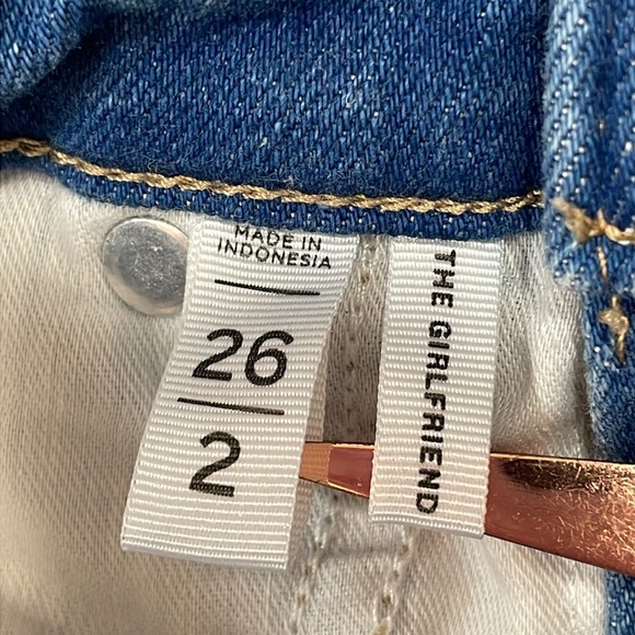 NWOT Loft The Girlfriend Mid Rise Jeans in Original Mid Indigo Wash Denim 26/2 - Picture 13 of 16